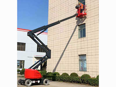 自行式曲臂高空平台